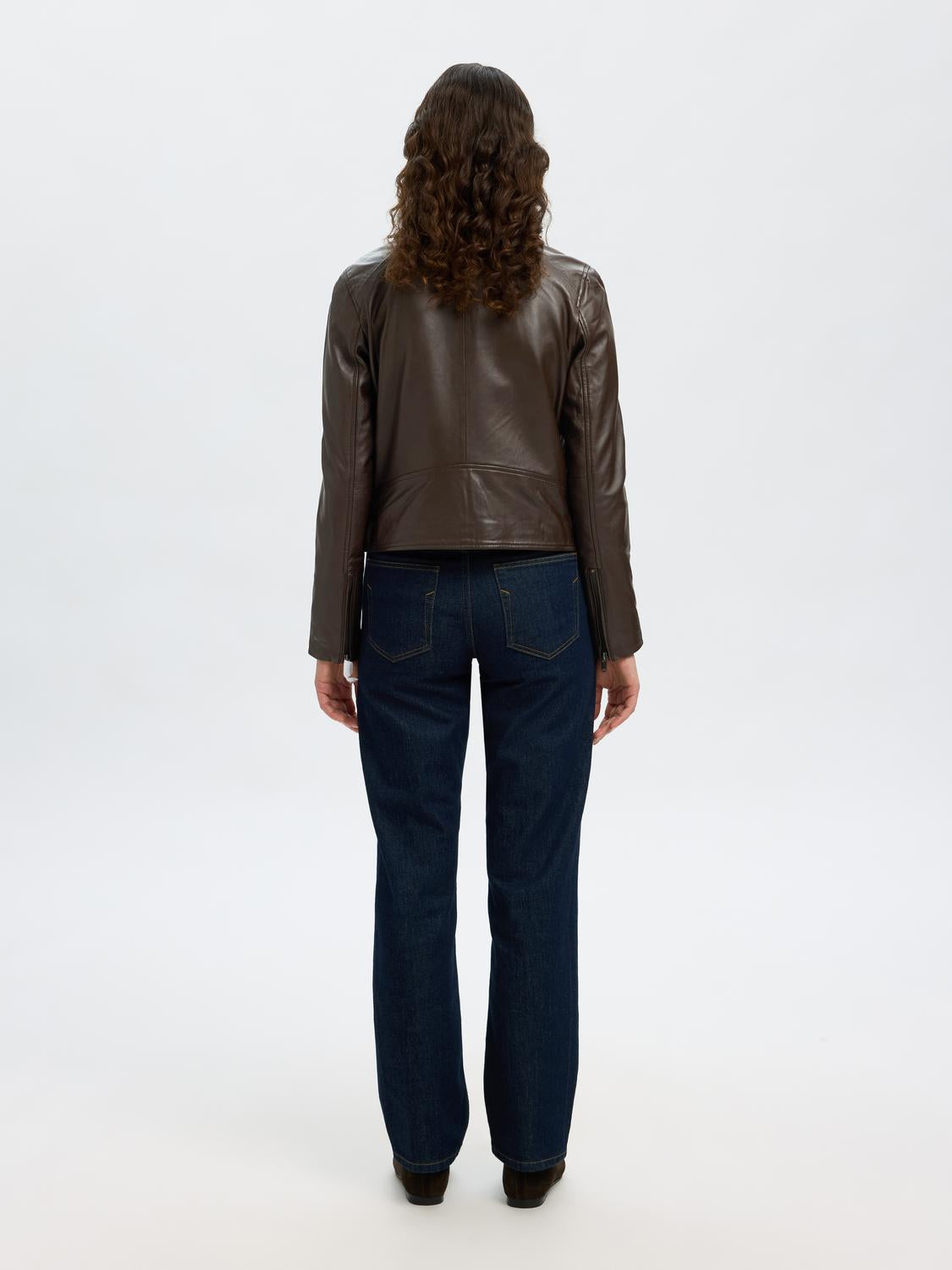 model_shot-back